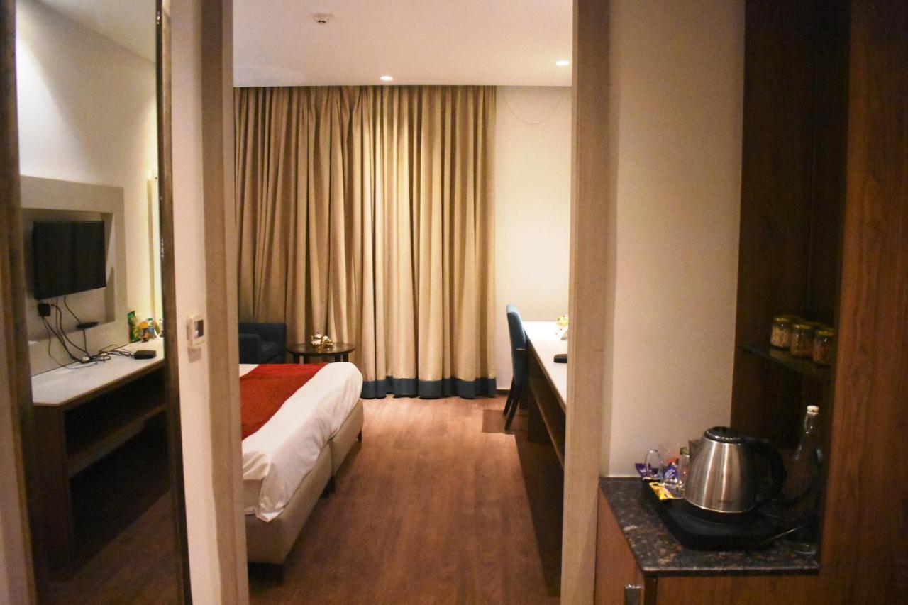 Lemonwood Suites By F9 Hotels - Trivoli Garden Chhatarpur Nueva Delhi Exterior foto